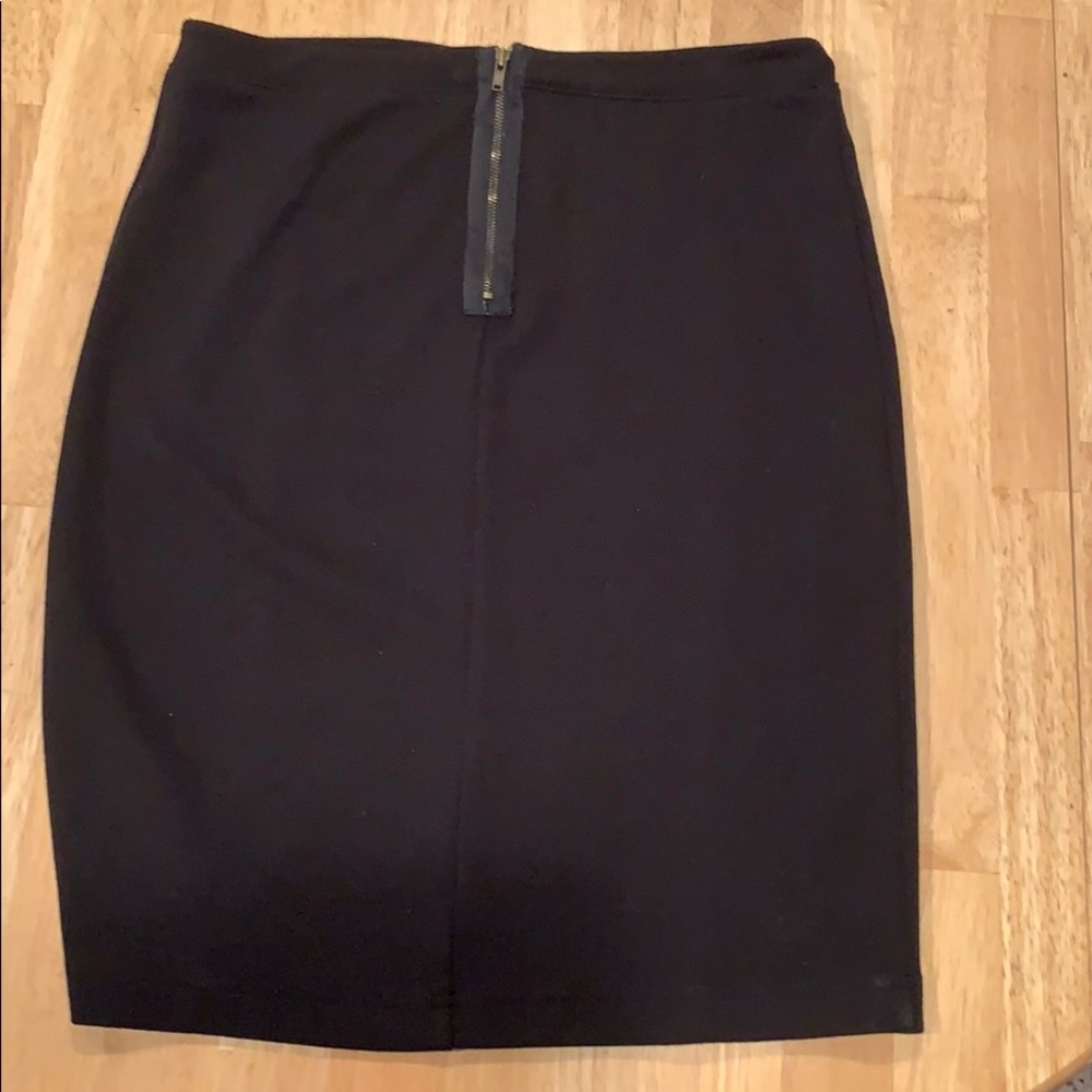 NWOT Forever 21 black Skirt. Size Large - Picture 2 of 4